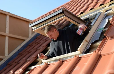 Pose de fenêtres de toit Velux à Benqué-Molère